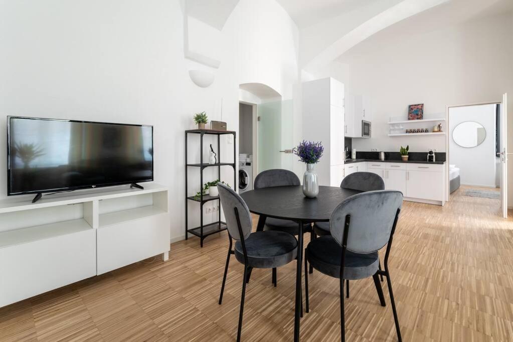 Spacious 2Br Near Attractions By Hm 维也纳 外观 照片